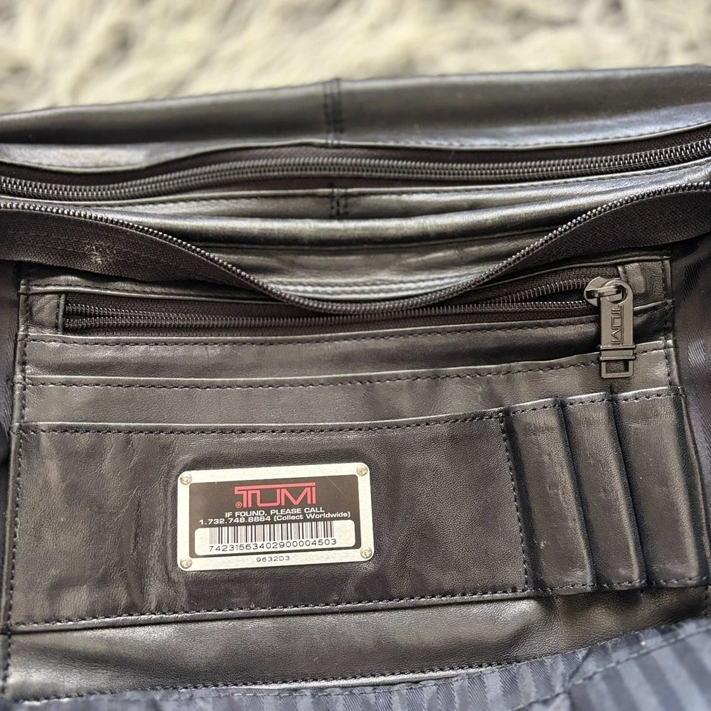 Tumi Leather Laptop Brief Messenger Bag Safeport Protection System VTG 18x15x4-8
